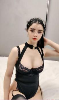 What's the name of this pornstar?