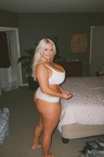 What's the name of this pornstar?