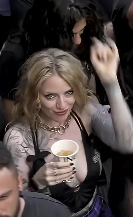 What's the name of this pornstar?