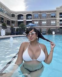 Mariales nudes?