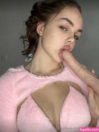 What's the name of this pornstar?