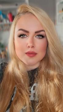 What's the name of this pornstar?