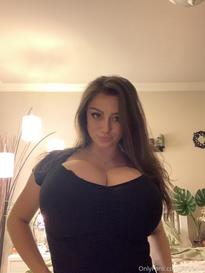 Whats the name of this pornstar?