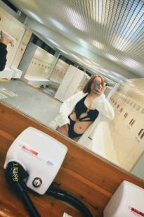 What's the name of this pornstar?