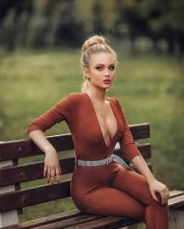 Whats this girl name? Source? Full photoshoot?