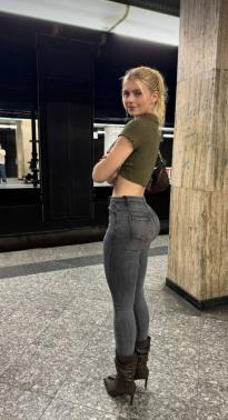 What's the name of this pornstar?