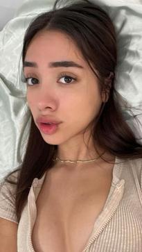 gigimamiii --- https://www.instagram.com/gigimamiii/?img_index=1