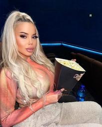What's the name of this pornstar?