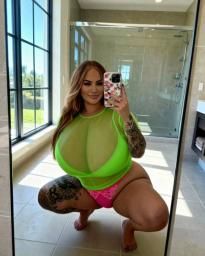 What's the name of this pornstar?