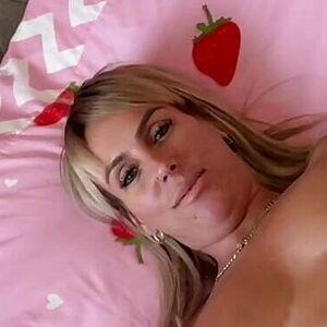 Model name :- poppyinga1 
From stripchat webcam
https://www.onscreens.me/m/poppyinga1