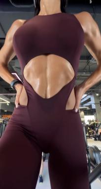 What's the name of this pornstar?