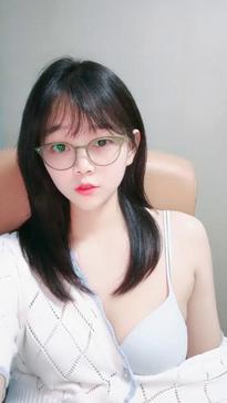 What's the name of this pornstar?