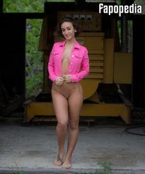 What's the name of this pornstar?