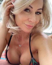 What's the name of this pornstar?