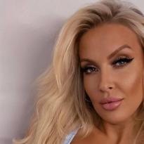 What's the name of this pornstar?