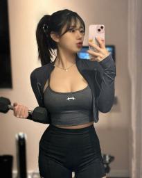 What's the name of this pornstar?