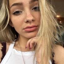 What's the name of this pornstar?