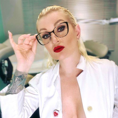 What's the name of this pornstar?