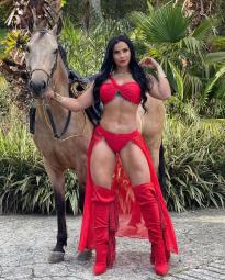 Luz Elena Echeverria Molina aka Lucecita Echeverria
https://www.instagram.com/lucecitaecheverria
https://www.babepedia.com/babe/Lucecita_Echeverria