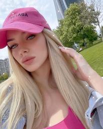 What's the name of this pornstar?