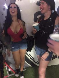 What's the name of this pornstar?