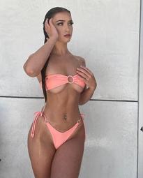 What's the name of this pornstar?