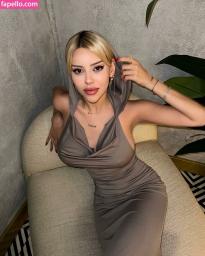 What's the name of this pornstar?