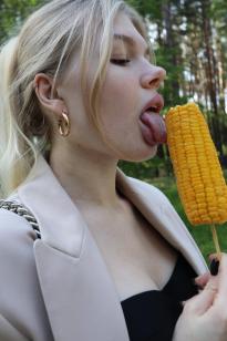 What's the name of this pornstar?