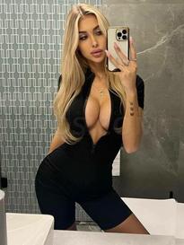 What's the name of this pornstar?