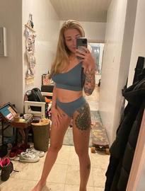 What's the name of this pornstar?