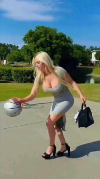 What's the name of this pornstar?