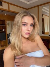 What's the name of this pornstar?
