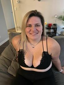 What's the name of this pornstar?