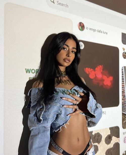 Whats this girl name? Source? Full photoshoot?