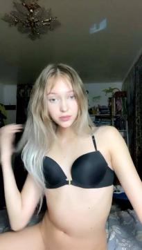 What's the name of this pornstar?