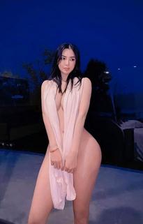 What's the name of this pornstar?
