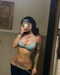 What's the name of this pornstar?