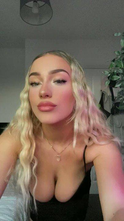 What's the name of this pornstar?