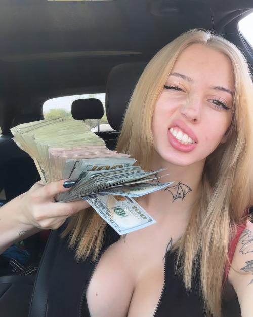 What's the name of this pornstar?