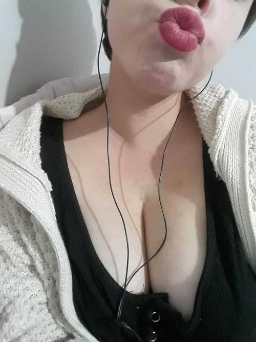 What's the name of this pornstar?