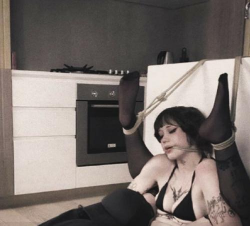 Anyone knows her name or the full photo?