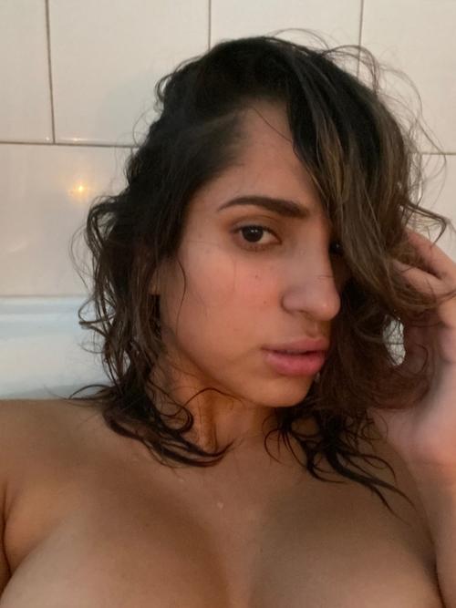 Where is this Venezuelan beautys content?