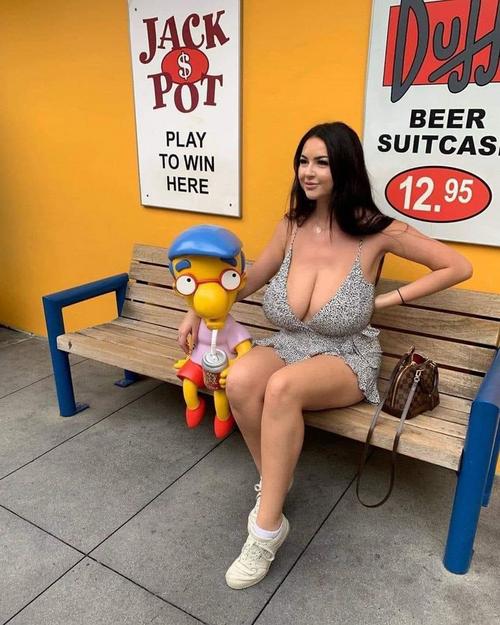 What's the name of this pornstar?