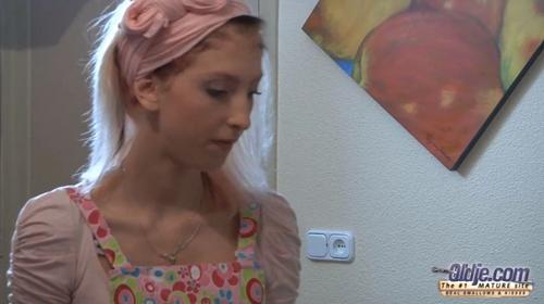 What's the name of this pornstar?