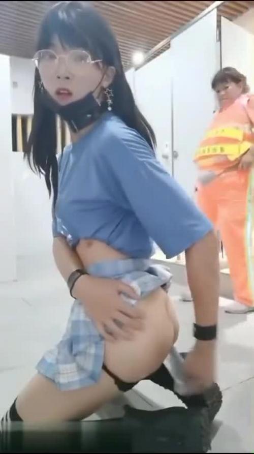What's the name of this pornstar?