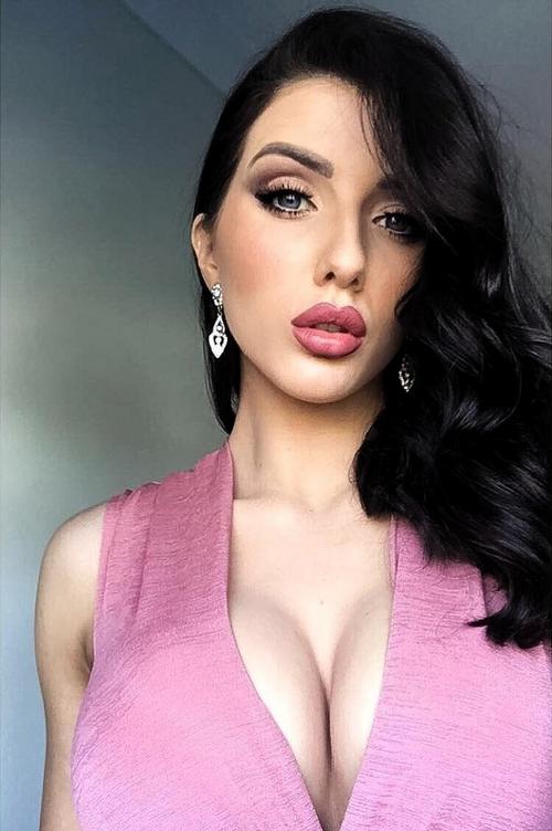 What's the name of this pornstar?