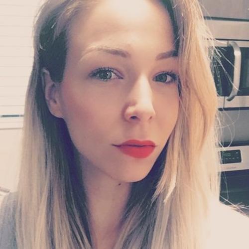 I could be wrong, but I don't think she is Karol Lilien, however, there is a fair resemblance to the girl in the picture. And maybe our friend Sexybeasthunter  could settle for an almost lookalike ! 
