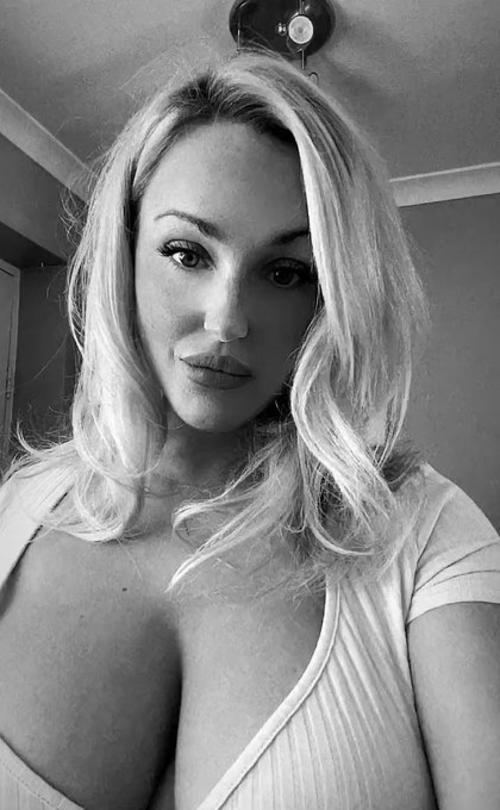 A Taylor Moore who, though no longer in her prime, decided to recycle herself with plastic surgery and computer graphics wizardry, transforming herself into taylormoorexxx - https://twitter.com/BustyFantasia/status/1572659941739200512 - https://twitter.com/youngwomenboobs/status/1577721178248155143 - https://linktr.ee/taylormoorexxx - https://www.iafd.com/person.rme/perfid=taylormoore/gender=f/taylor-moore.htm