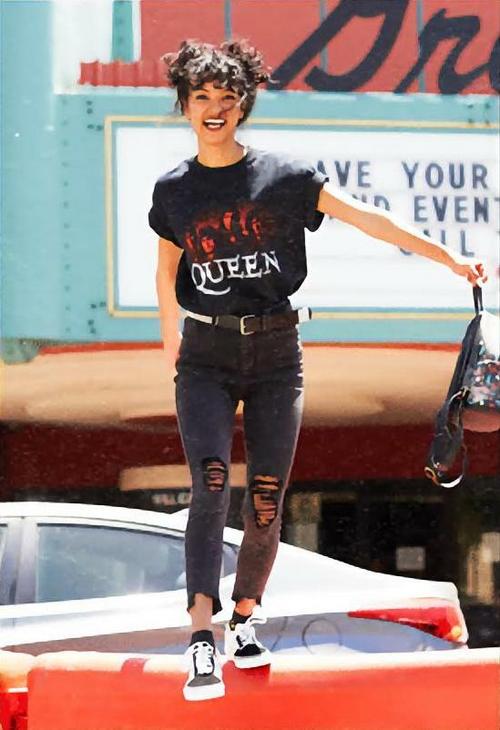 What's the name of this pornstar?