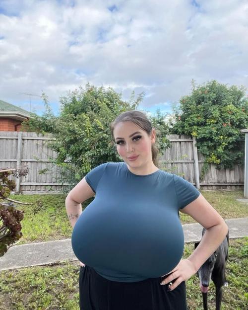 What's the name of this pornstar?